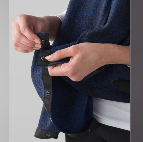 NWOT Lululemon Vinyasa Scarf - black with blue - Picture 11 of 11